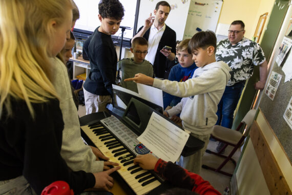 Workshop des Asambura Ensembles an der Albertus-Magnus-Schule Hildesheim.